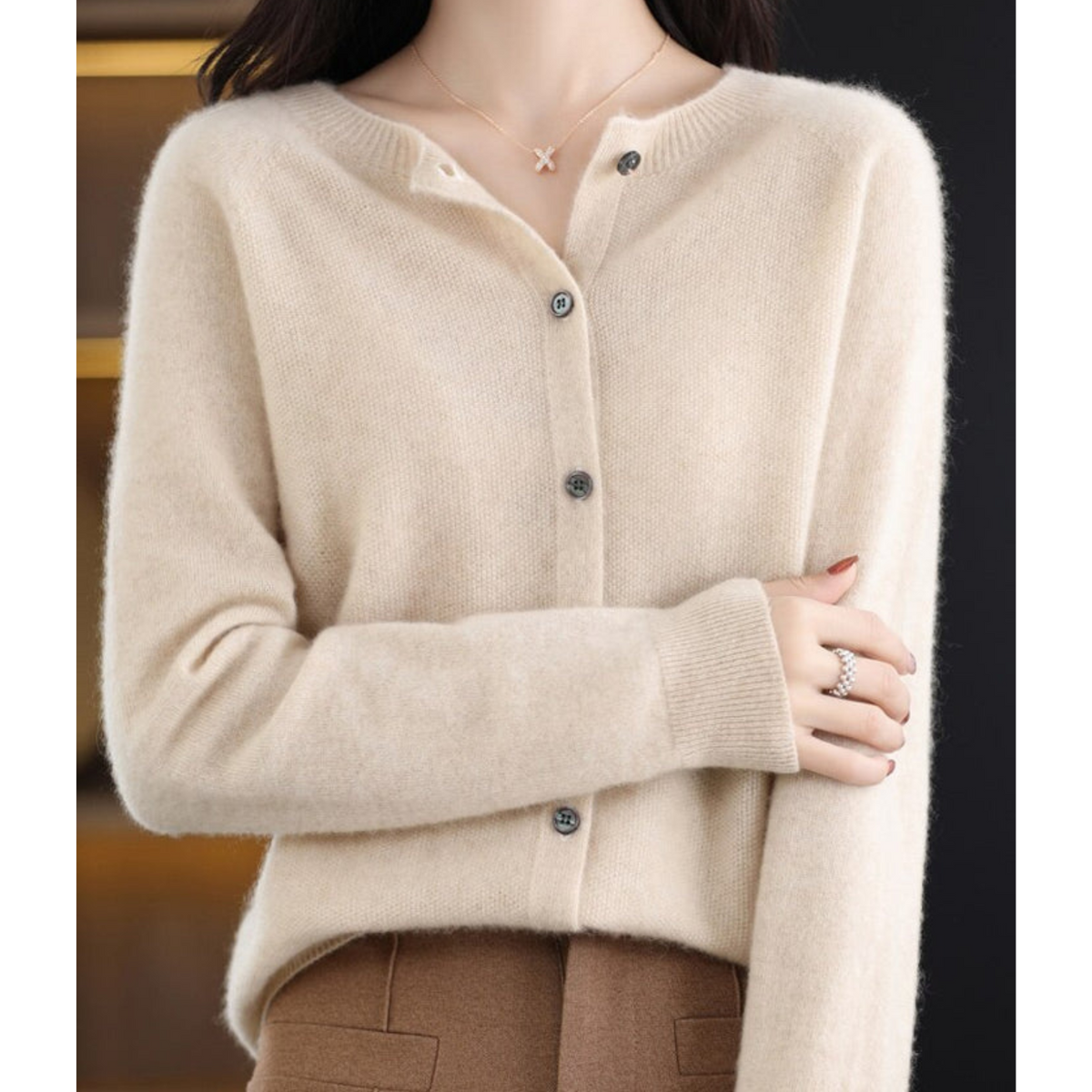 Damen Strickjacke mit Rundhalsausschnitt und Knopfleiste