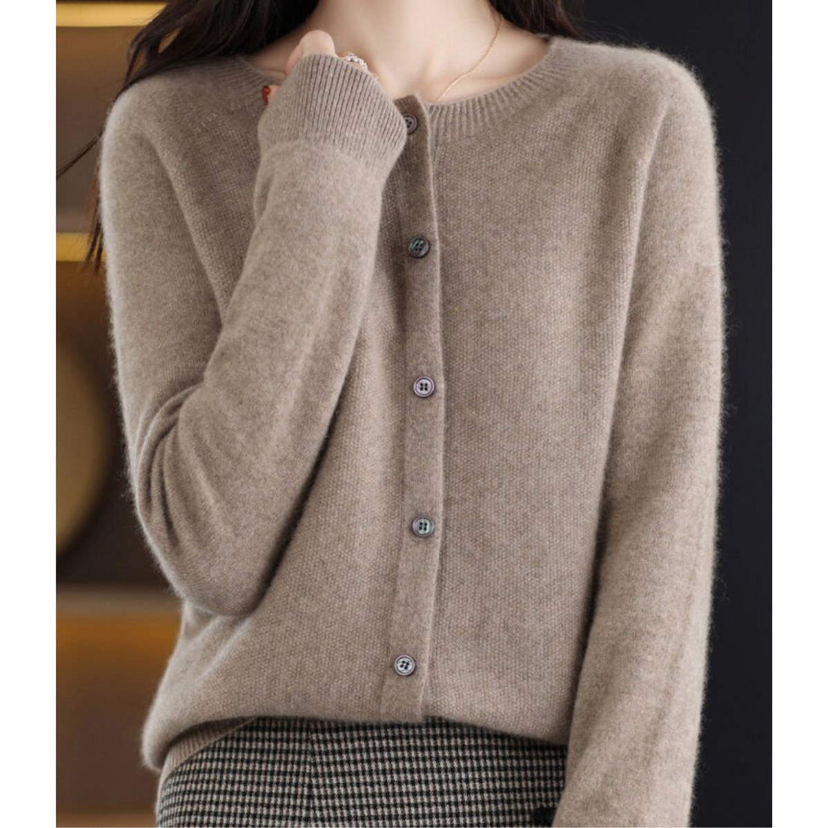 Damen Strickjacke mit Rundhalsausschnitt und Knopfleiste