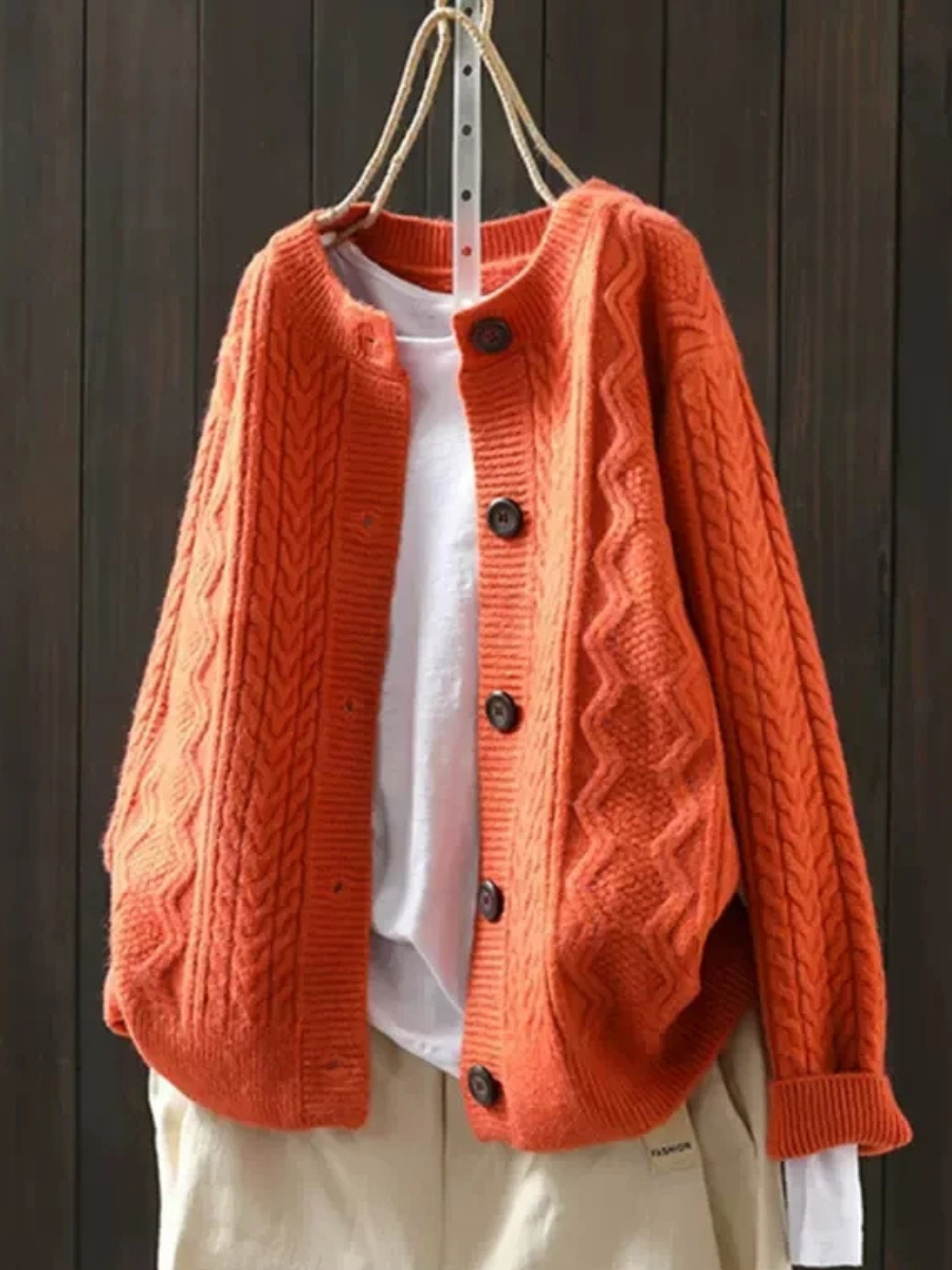 Strickjacke mit Zopfmuster und Knopfleiste im Relaxed Fit