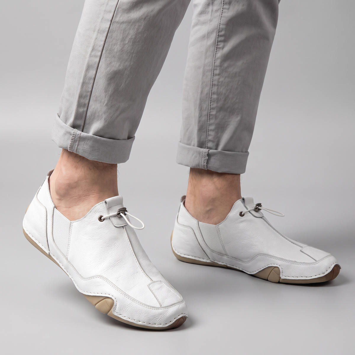 Herren Slipper aus Kunstleder mit elastischer Schnürung