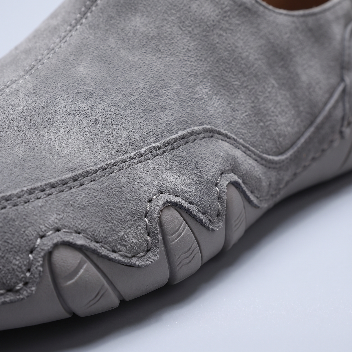 Herren Slipper aus Kunstleder mit elastischer Schnürung