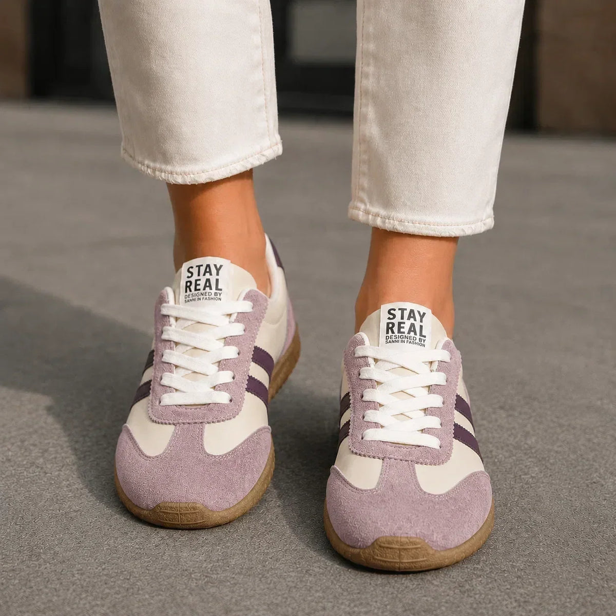 Orthopädische Sneaker mit Fussbettung und weiter Passform