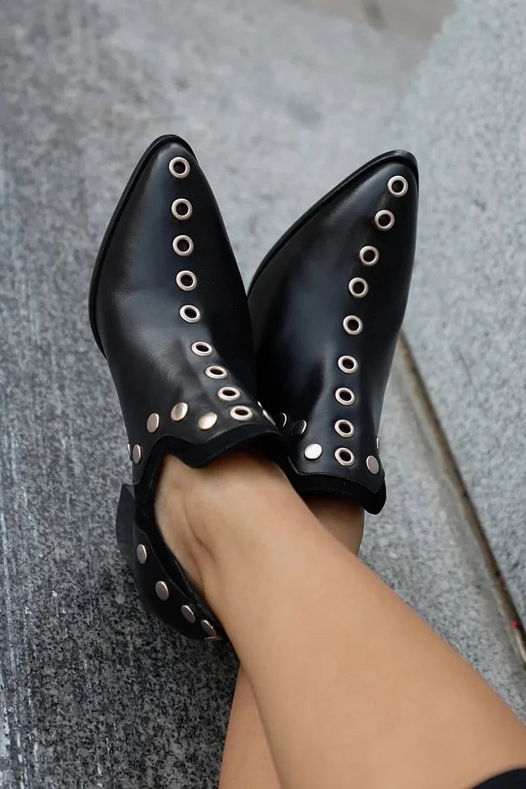 Rockige Damen Stiefeletten Mit Metallnieten Und Breitem Absatz