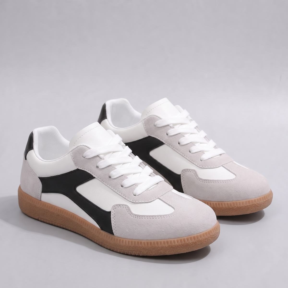 Flache Damen Retro Sneaker mit Gummisohle