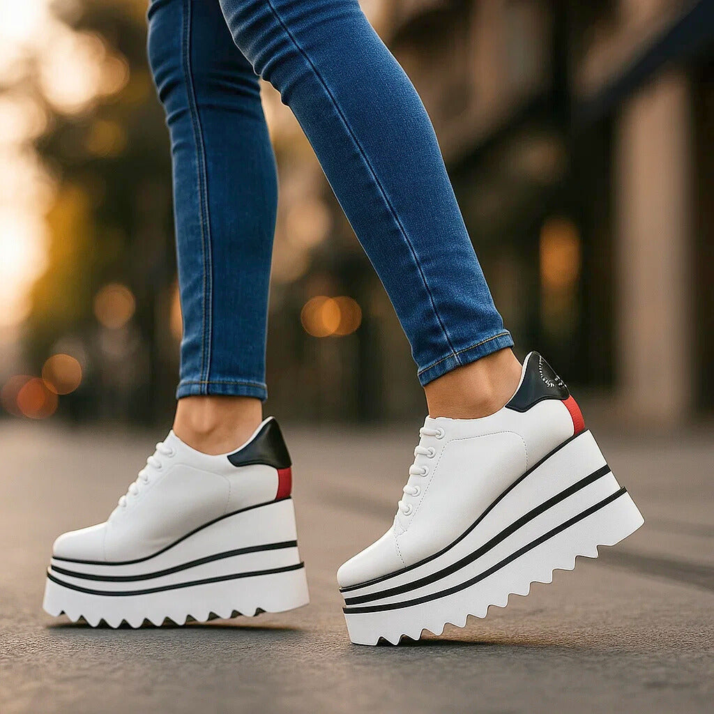 Damen Plateau Sneaker mit Doppelstreifen und Profilsohle