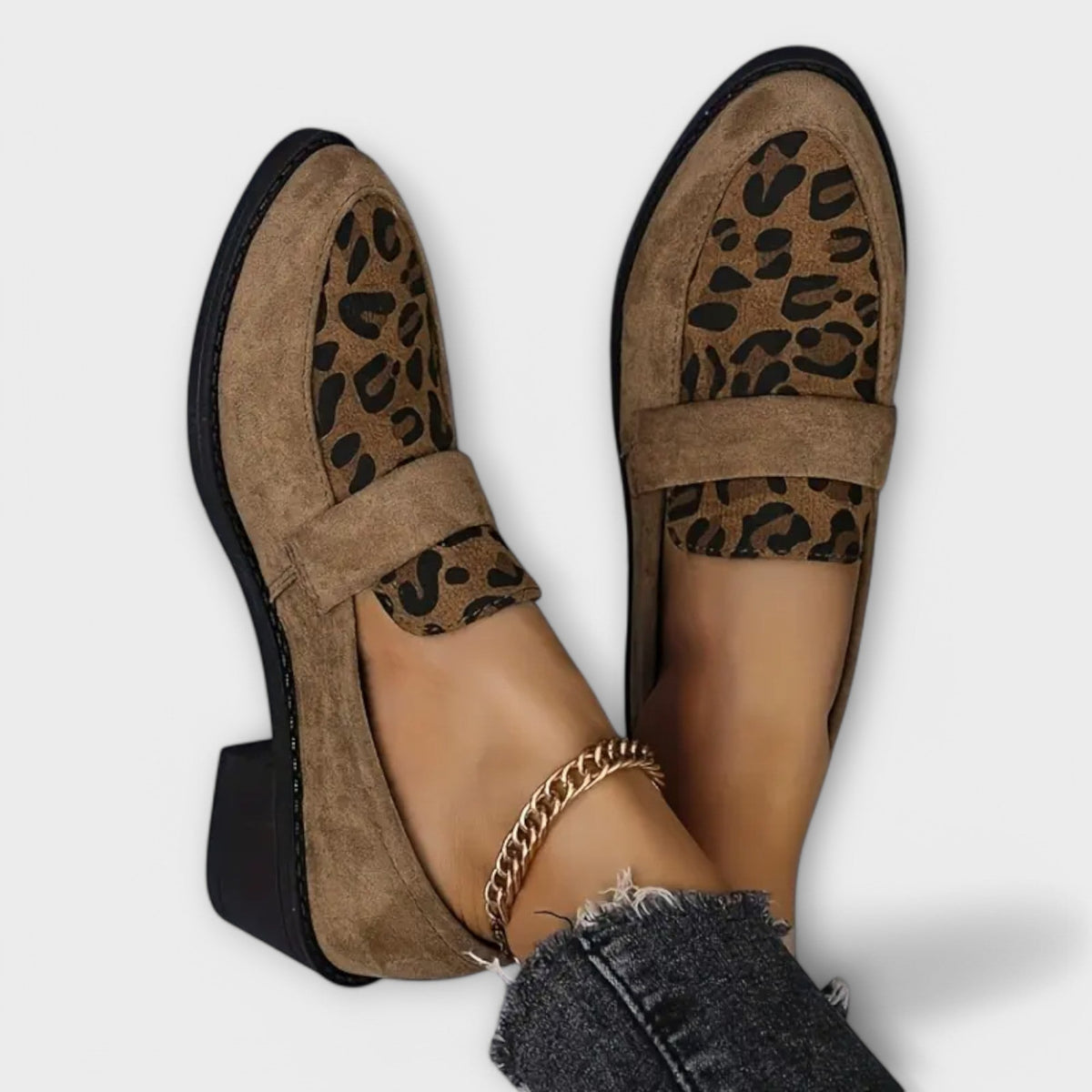 Orthopädische Pumps mit Leopardenmuster und breiter Spitze