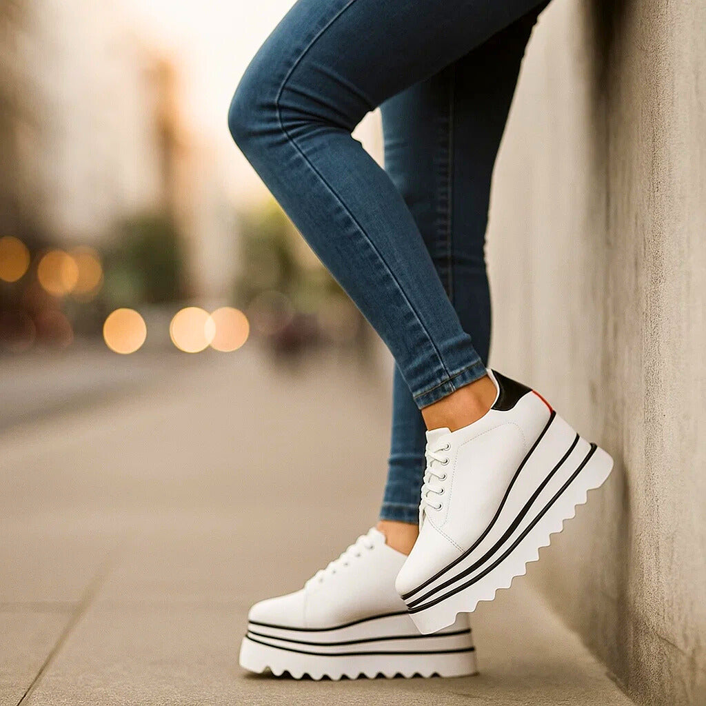 Damen Plateau Sneaker mit Doppelstreifen und Profilsohle