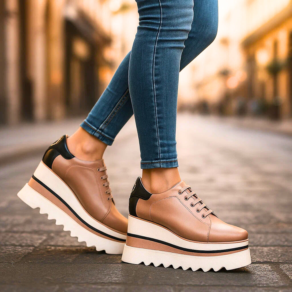 Damen Plateau Sneaker mit Doppelstreifen und Profilsohle