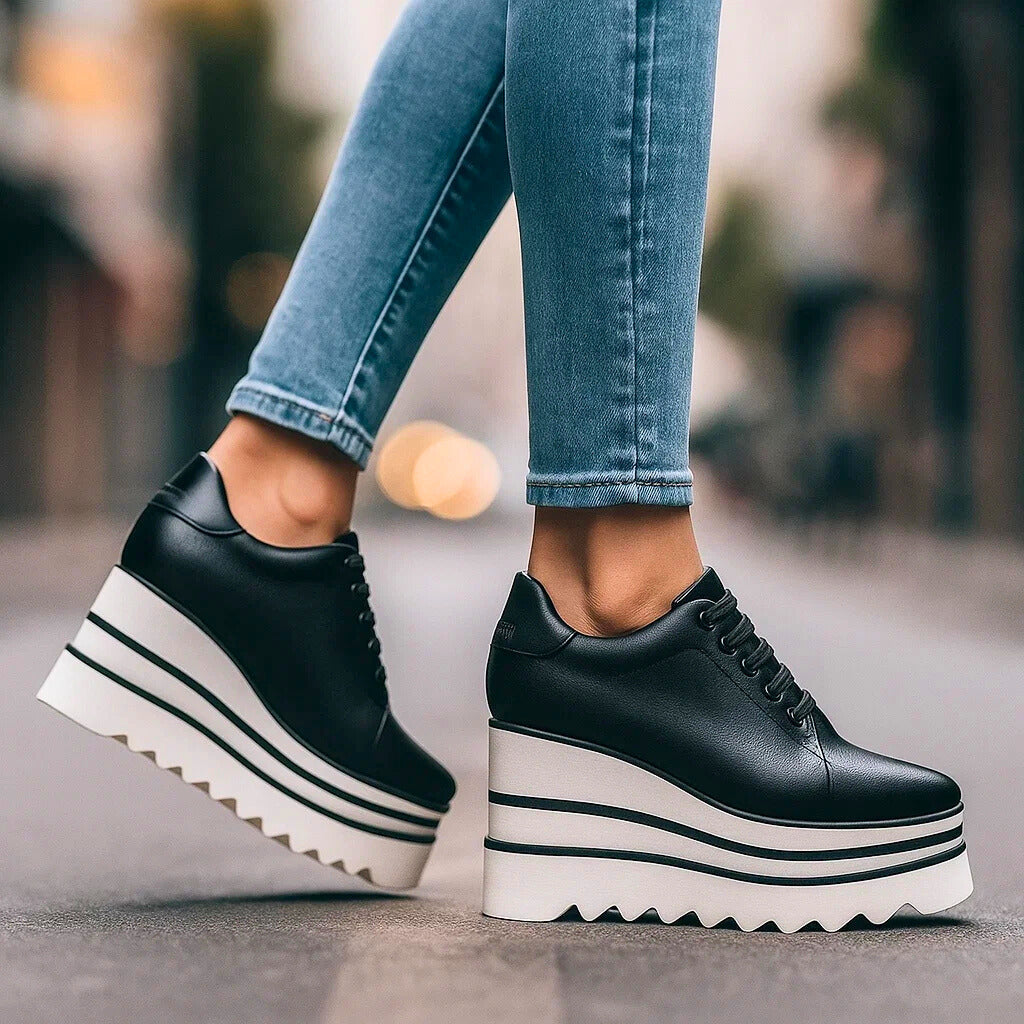 Damen Plateau Sneaker mit Doppelstreifen und Profilsohle