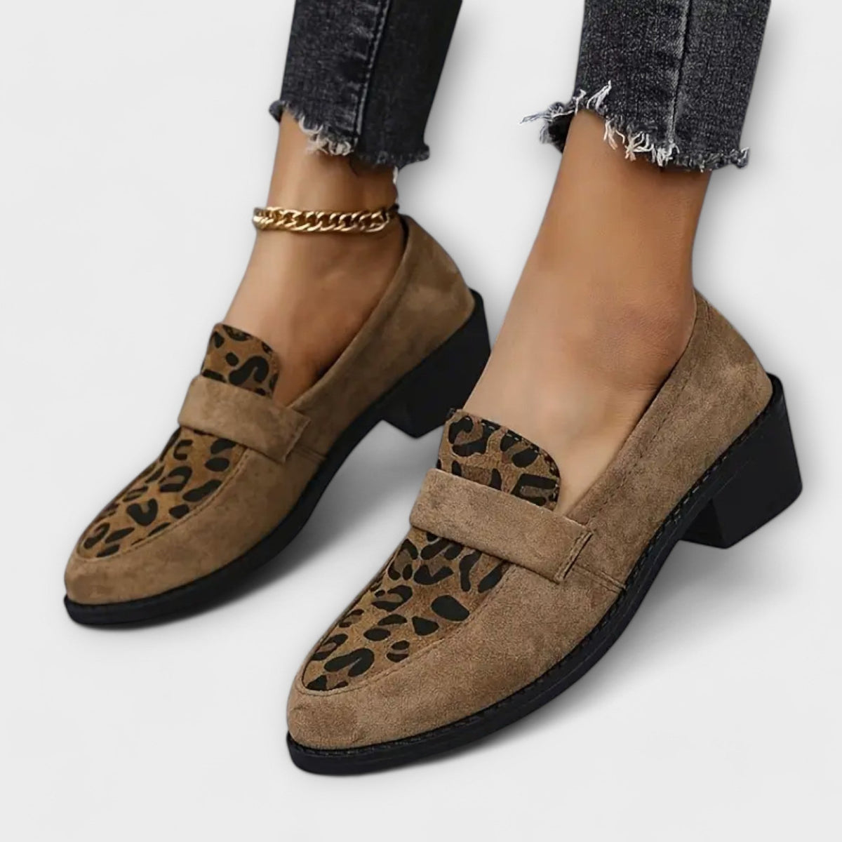 Orthopädische Pumps mit Leopardenmuster und breiter Spitze