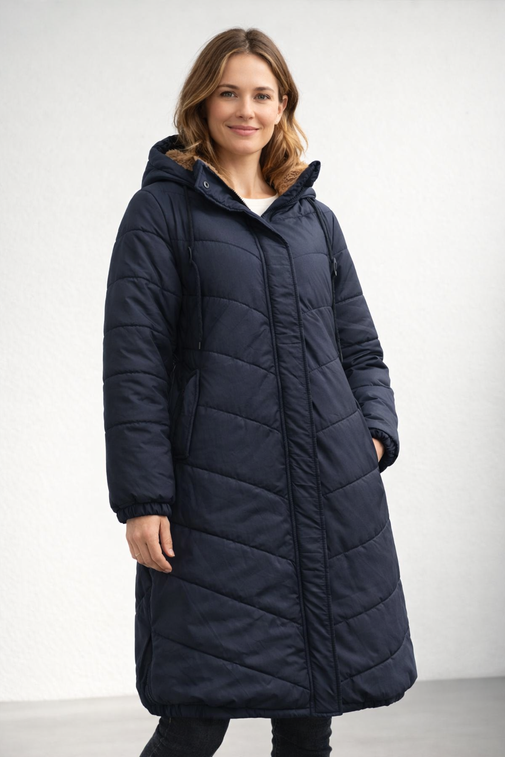 Langer Damen Steppmantel Mit Kapuze Und Taschen