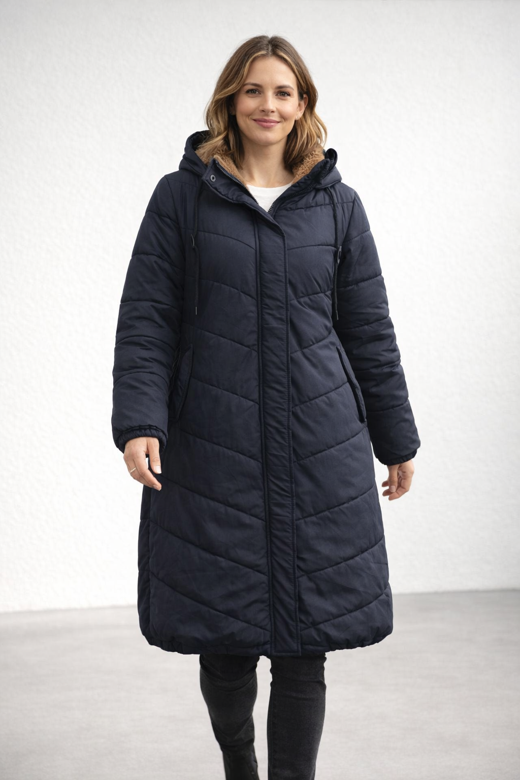 Langer Damen Steppmantel Mit Kapuze Und Taschen