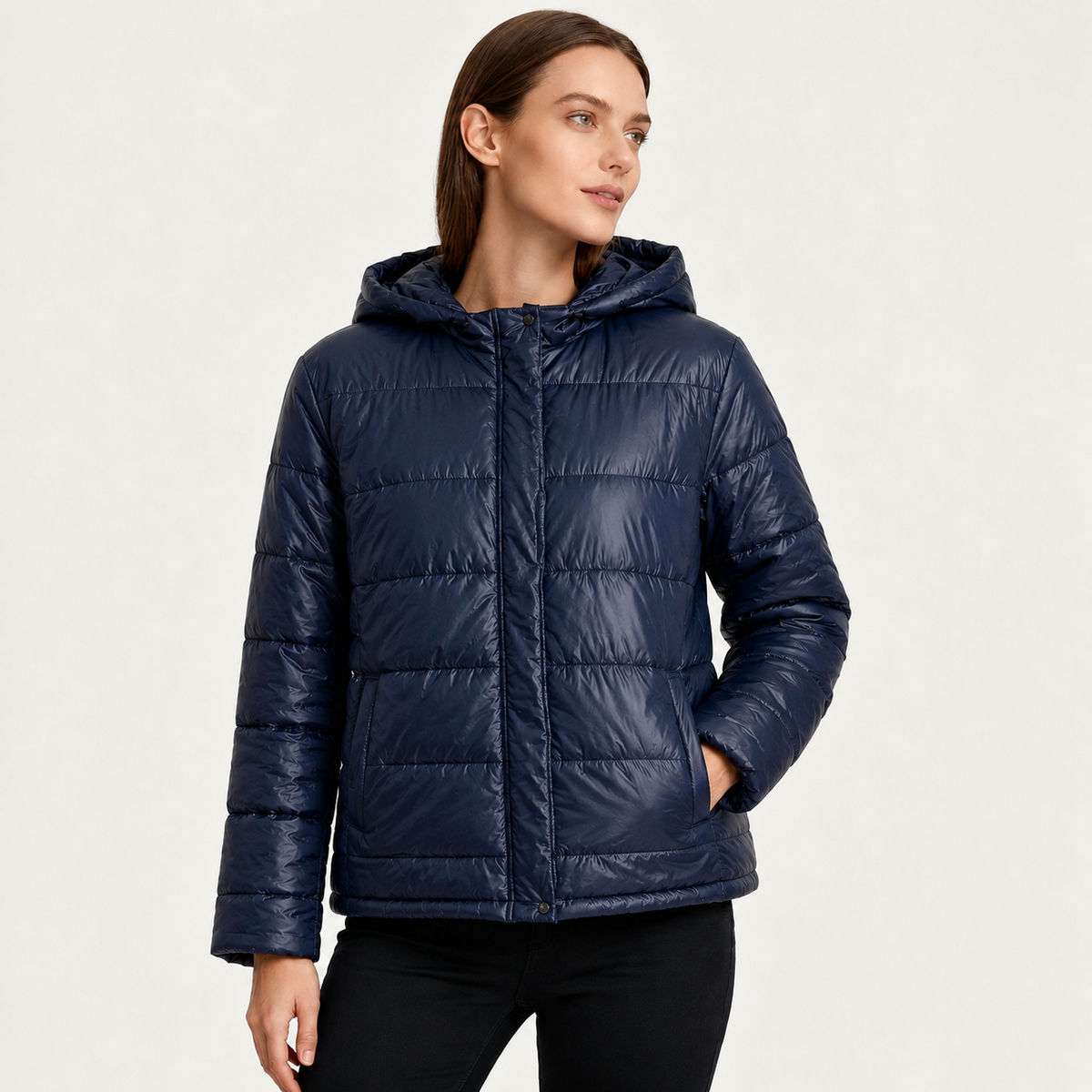 Kurze Damen Steppjacke mit Kapuze in Glanzoptik