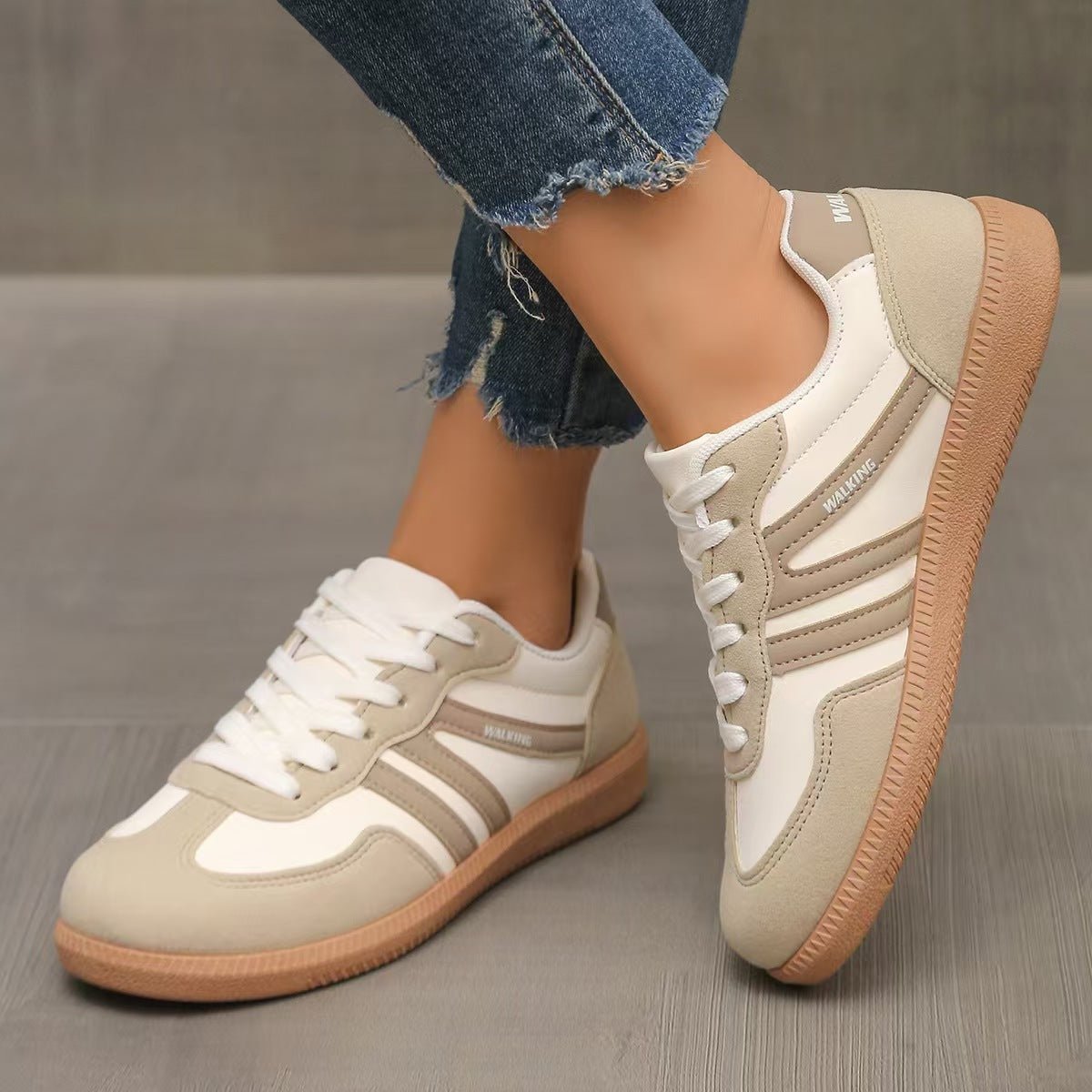 Orthopädische Schnürsneaker aus Wildleder mit weiter Passform