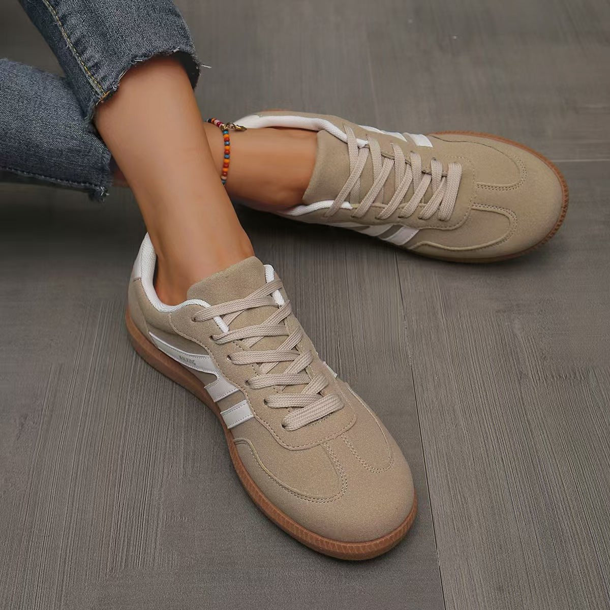 Orthopädische Schnürsneaker aus Wildleder mit weiter Passform