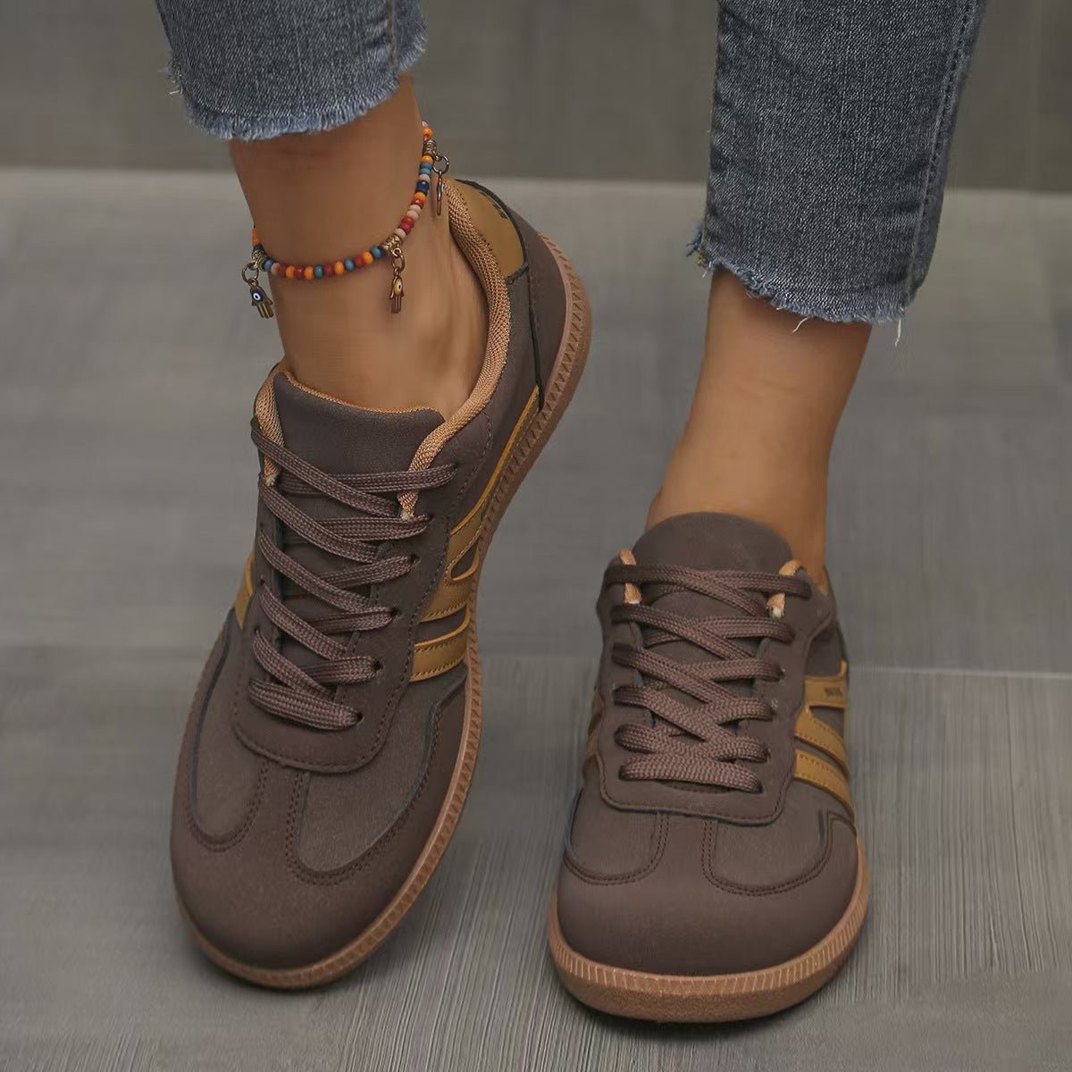 Orthopädische Schnürsneaker aus Wildleder mit weiter Passform