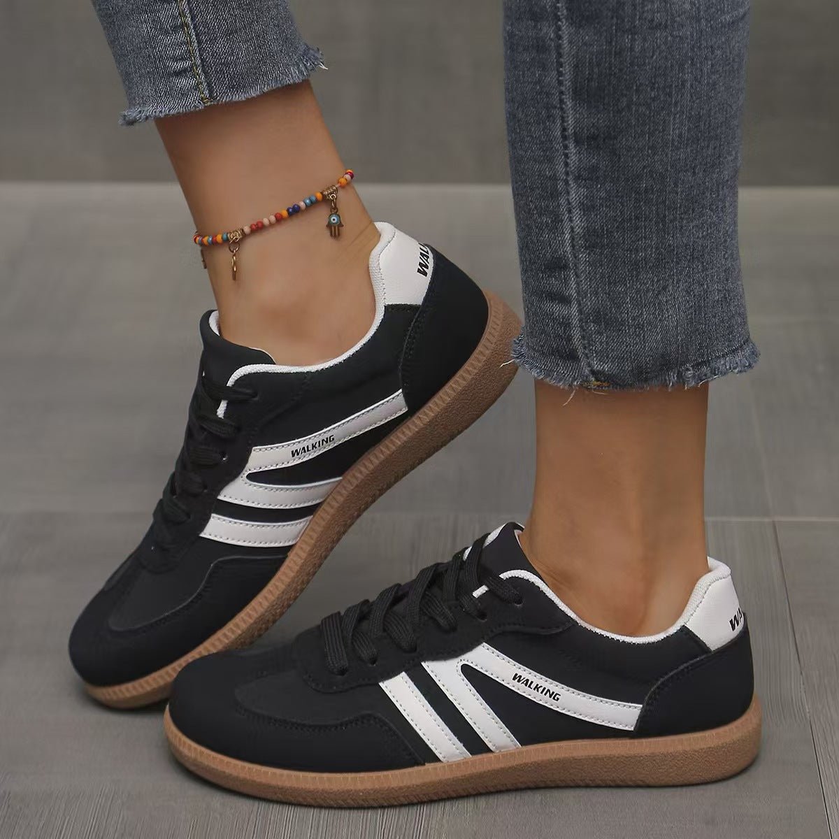 Orthopädische Schnürsneaker aus Wildleder mit weiter Passform