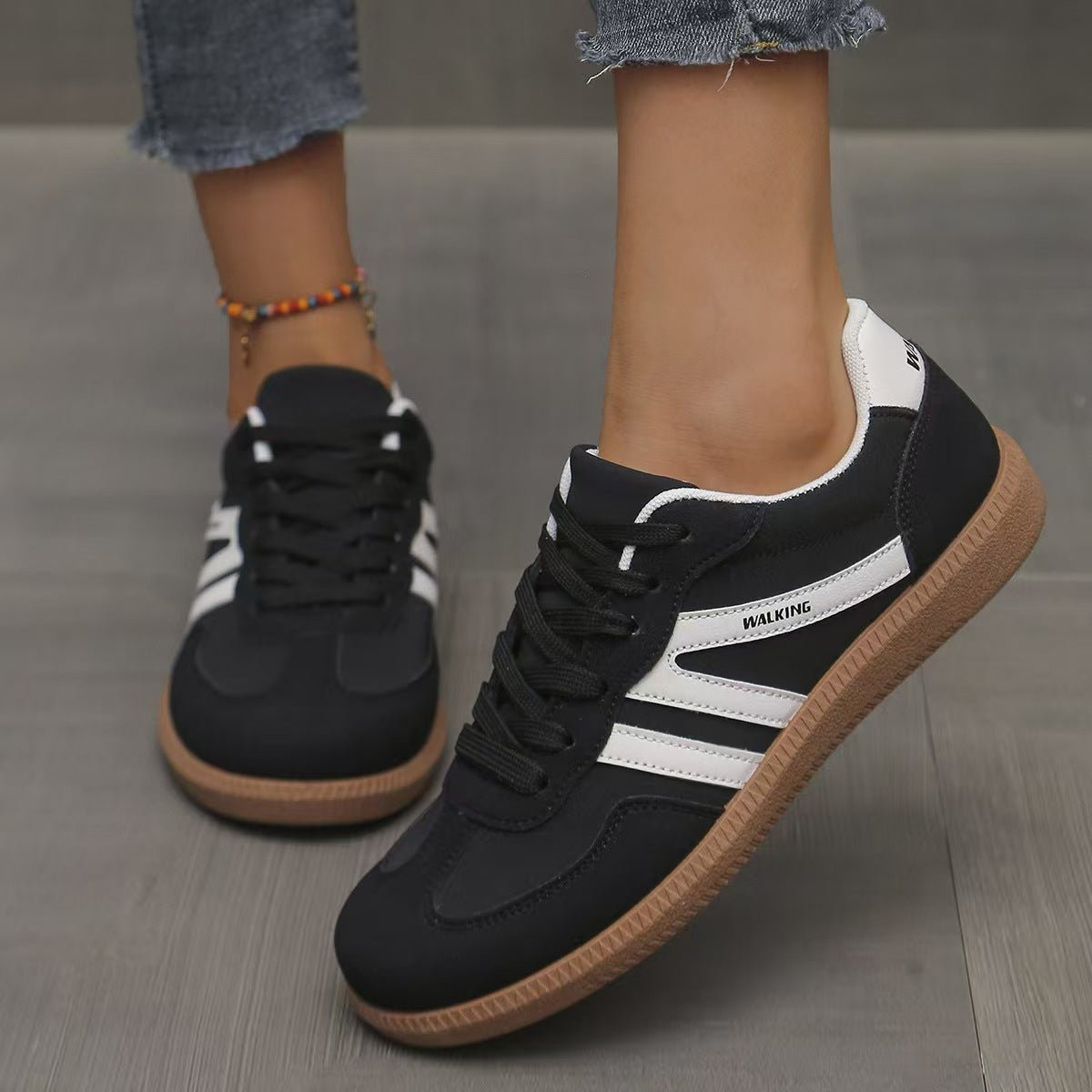 Orthopädische Schnürsneaker aus Wildleder mit weiter Passform
