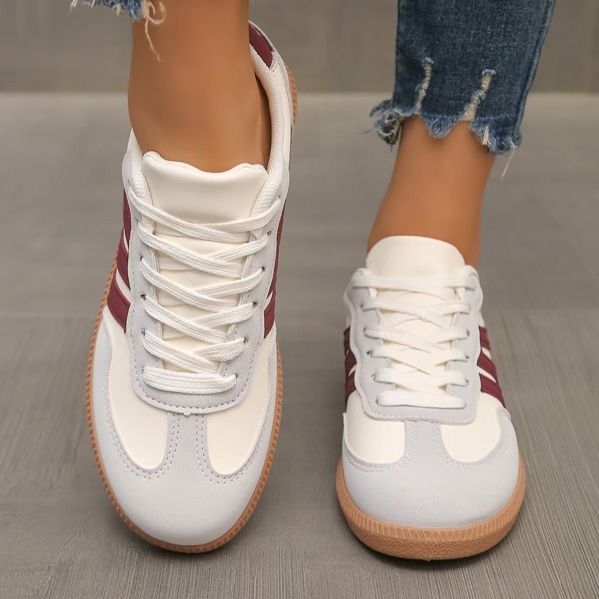 Orthopädische Schnürsneaker aus Wildleder mit weiter Passform