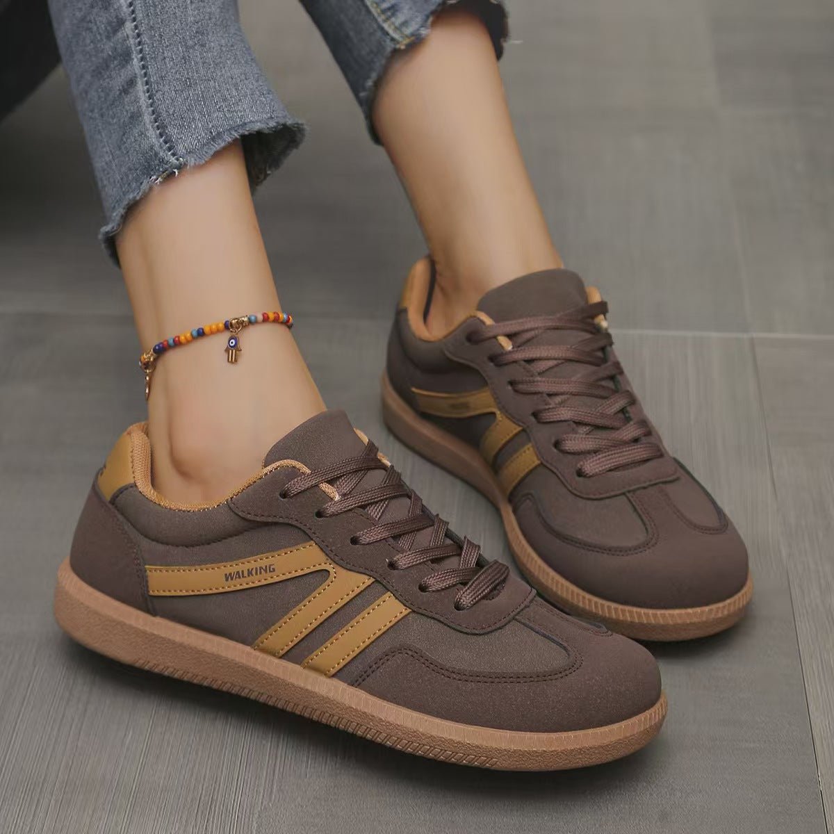 Orthopädische Schnürsneaker aus Wildleder mit weiter Passform