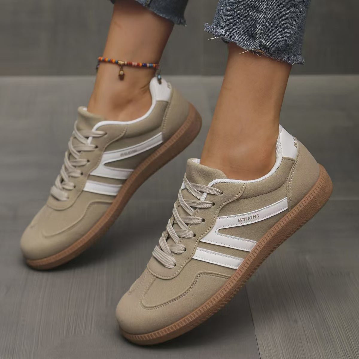 Orthopädische Schnürsneaker aus Wildleder mit weiter Passform