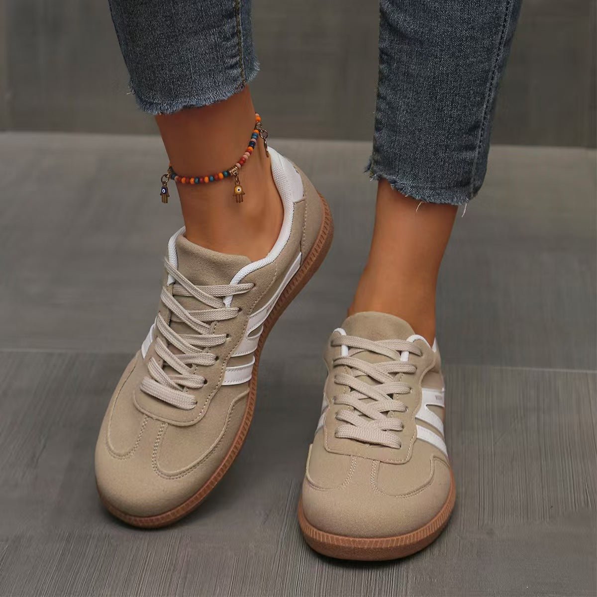 Orthopädische Schnürsneaker aus Wildleder mit weiter Passform