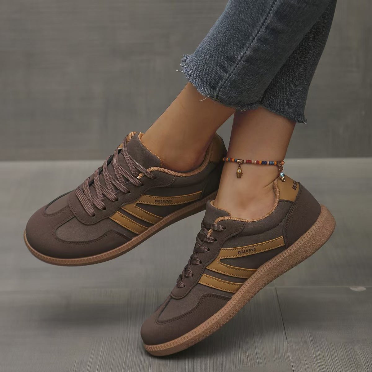 Orthopädische Schnürsneaker aus Wildleder mit weiter Passform