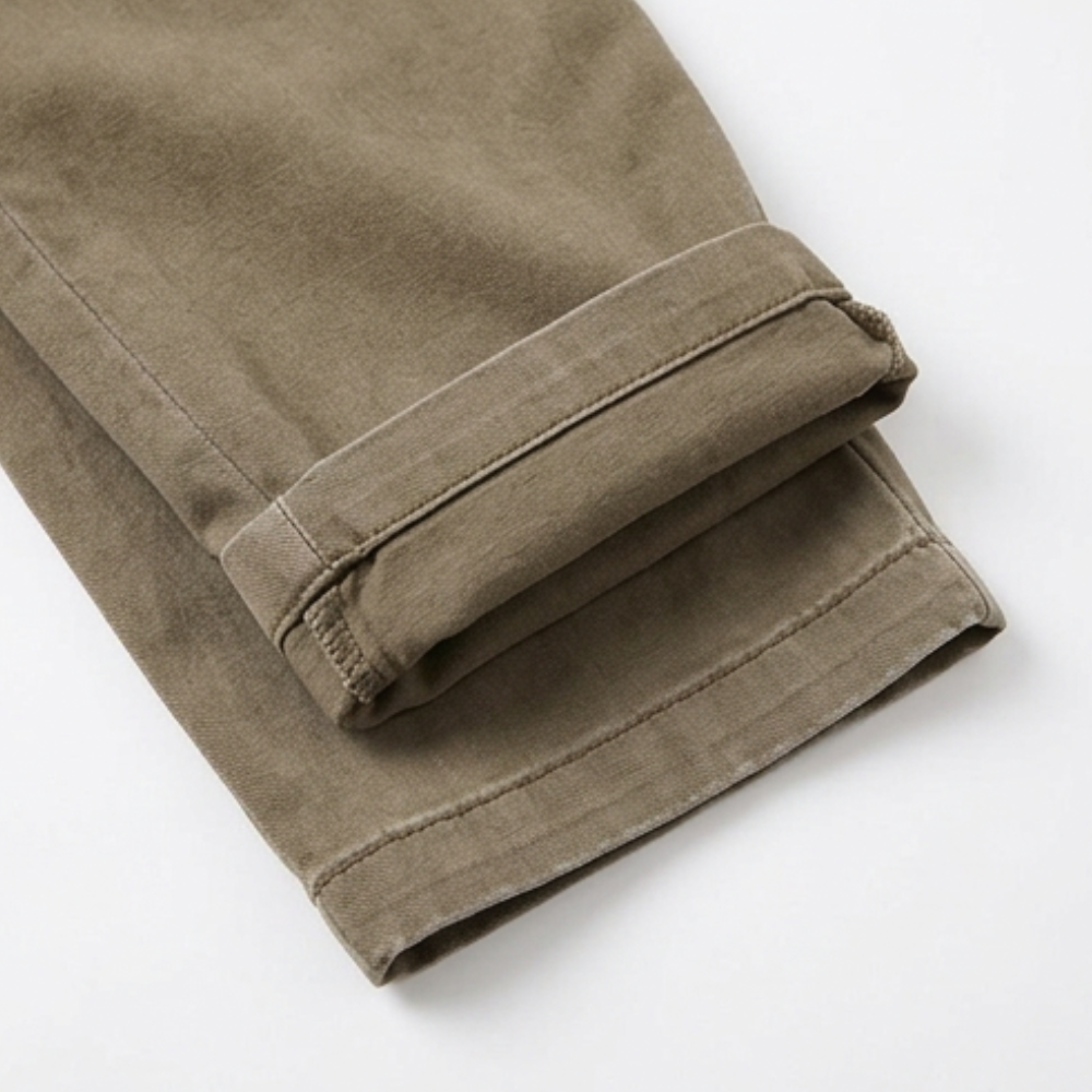 Hochgeschnittene Karottenhose mit Saumdetail für Büro und Freizeit
