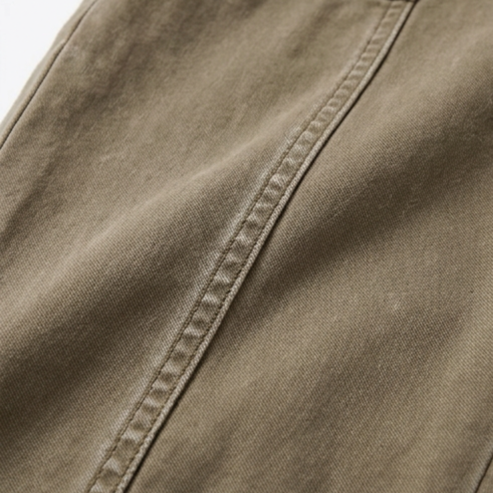 Hochgeschnittene Karottenhose mit Saumdetail für Büro und Freizeit