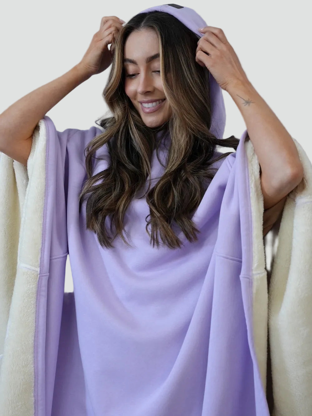 Kuscheliger Poncho Überwurf mit Kapuze und weichem Fleece
