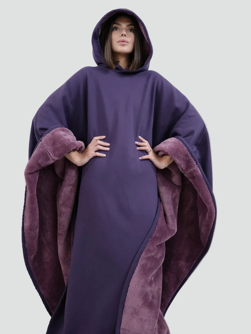 Kuscheliger Poncho Überwurf mit Kapuze und weichem Fleece