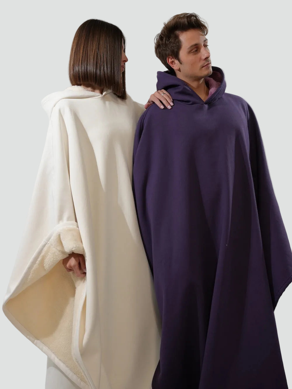 Kuscheliger Poncho Überwurf mit Kapuze und weichem Fleece