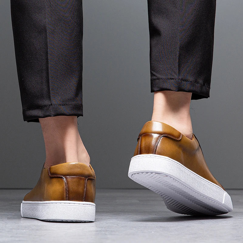 Unisex Sneaker in Lederoptik