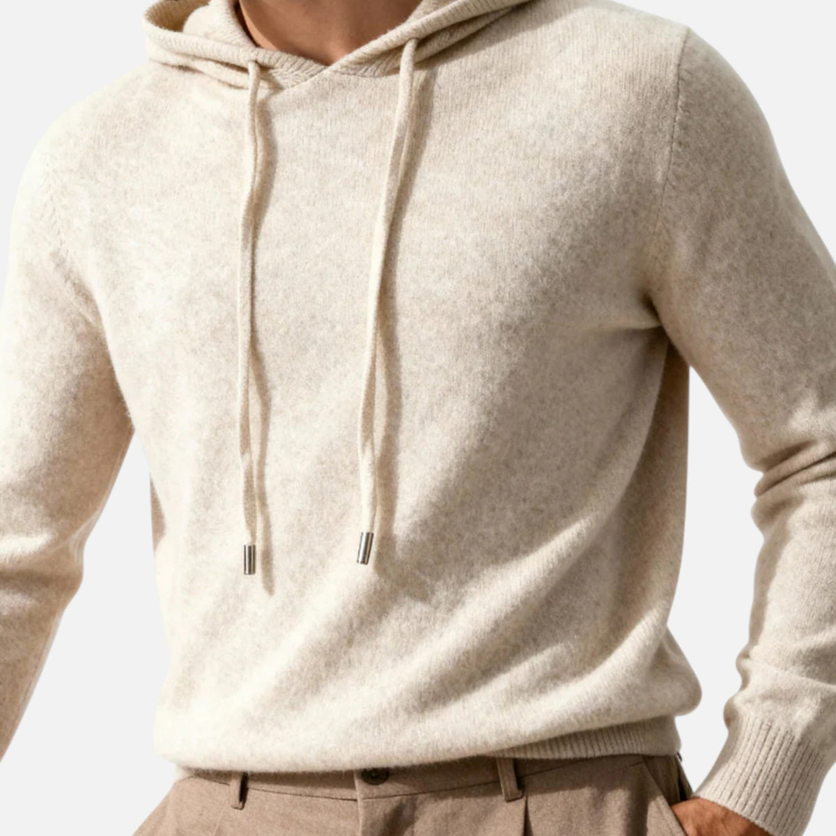 Leichter Kapuzenpullover im Minimalistischen Stil