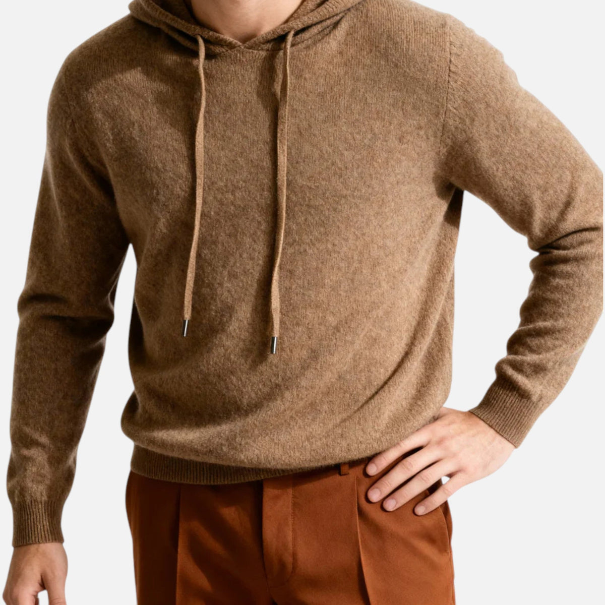 Leichter Kapuzenpullover im Minimalistischen Stil