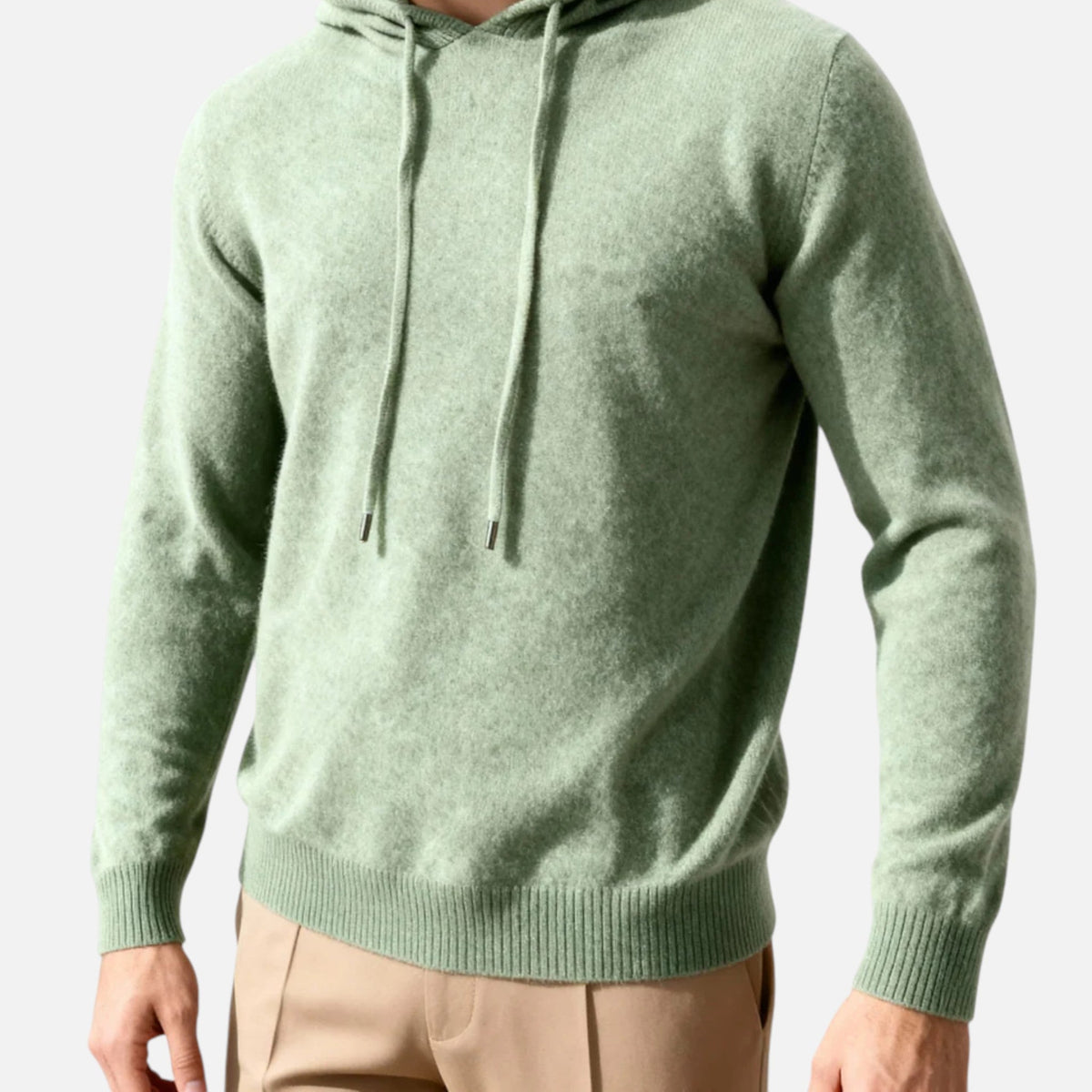 Leichter Kapuzenpullover im Minimalistischen Stil
