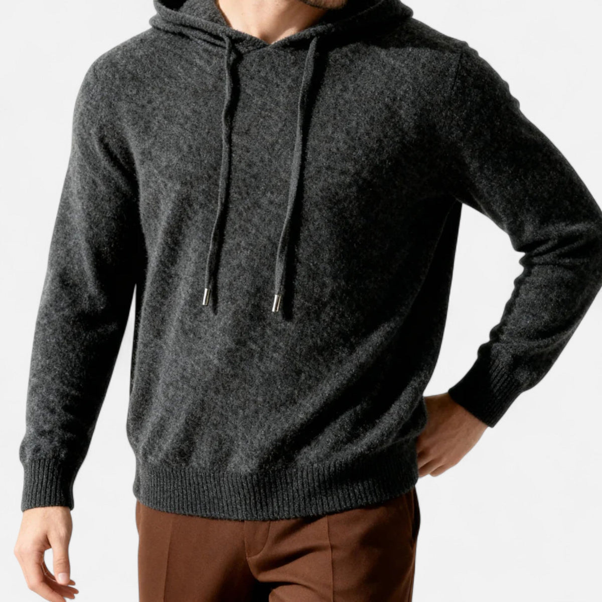 Leichter Kapuzenpullover im Minimalistischen Stil