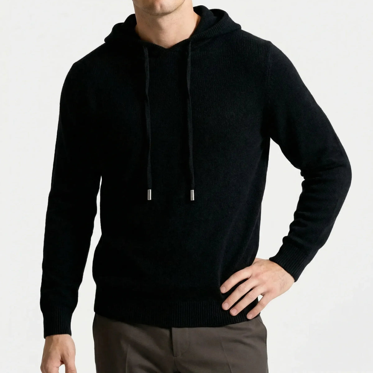 Leichter Kapuzenpullover im Minimalistischen Design