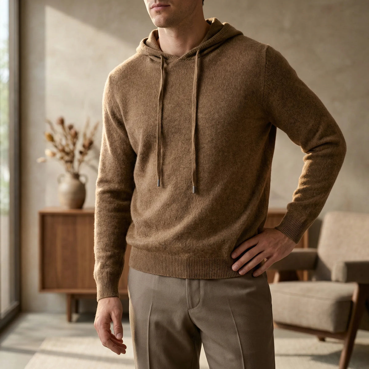 Leichter Kapuzenpullover im Minimalistischen Design