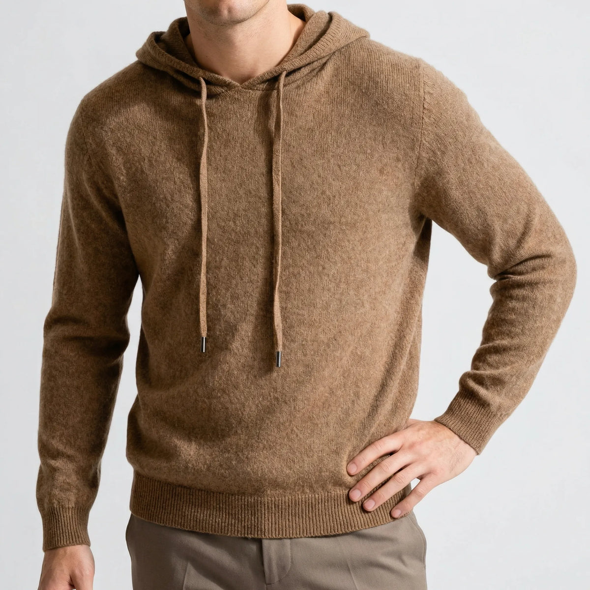 Leichter Kapuzenpullover im Minimalistischen Design