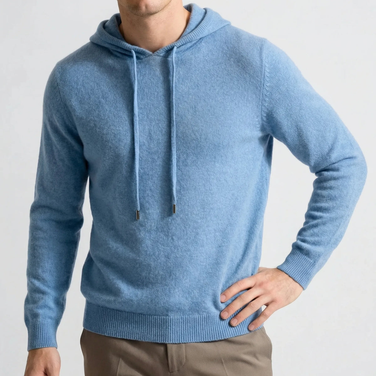 Leichter Kapuzenpullover im Minimalistischen Design