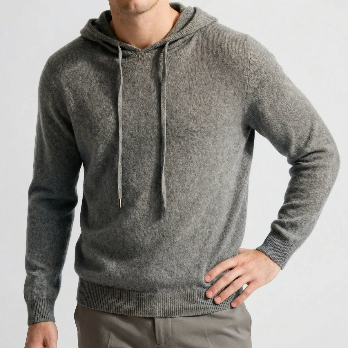 Leichter Kapuzenpullover im Minimalistischen Design