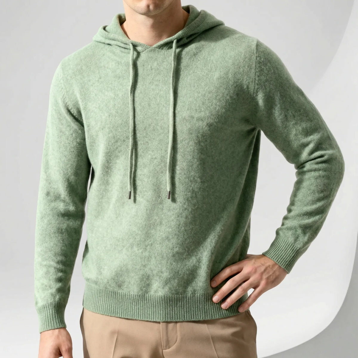 Leichter Kapuzenpullover im Minimalistischen Design