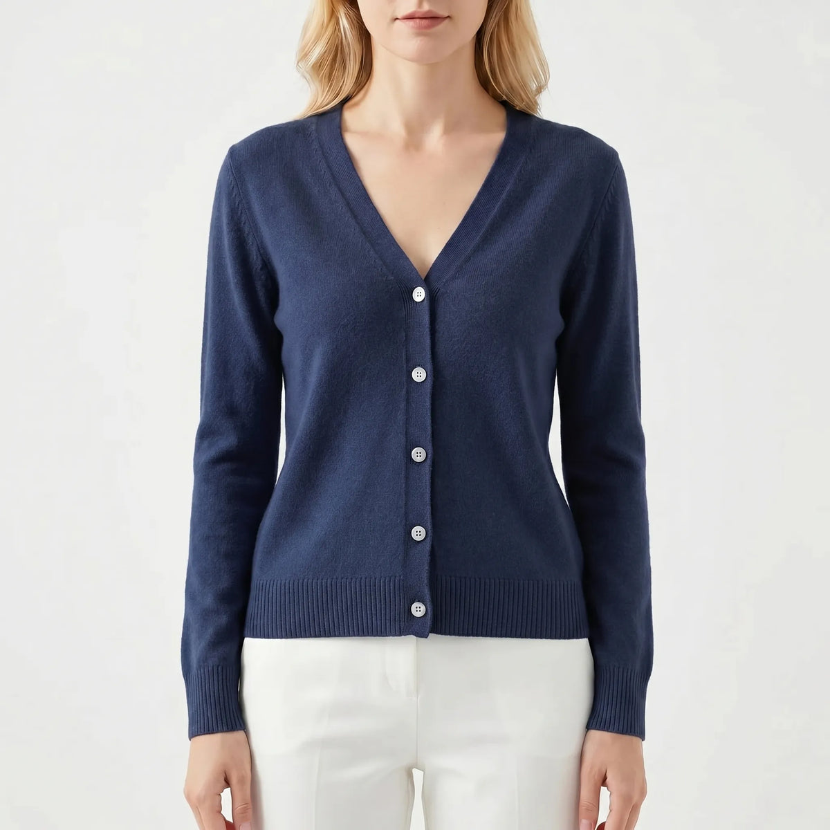 Lockere Feinstrick-Strickjacke mit tiefem V-Ausschnitt