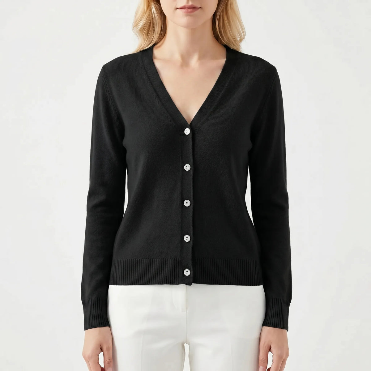 Lockere Feinstrick-Strickjacke mit tiefem V-Ausschnitt