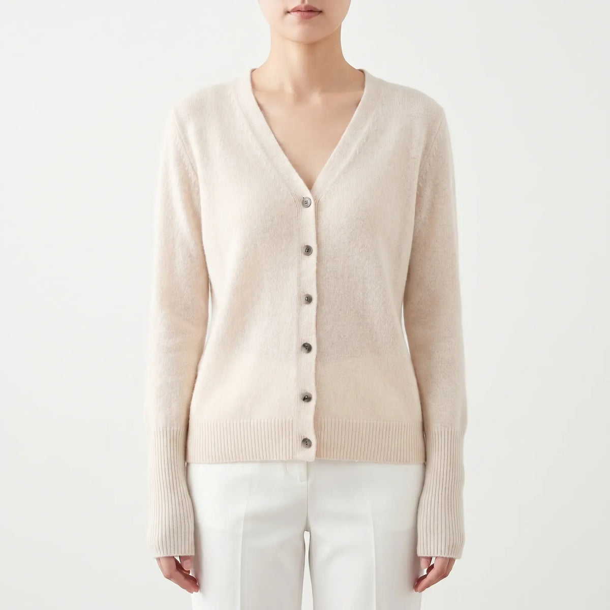 Lockere Feinstrick-Strickjacke mit tiefem V-Ausschnitt