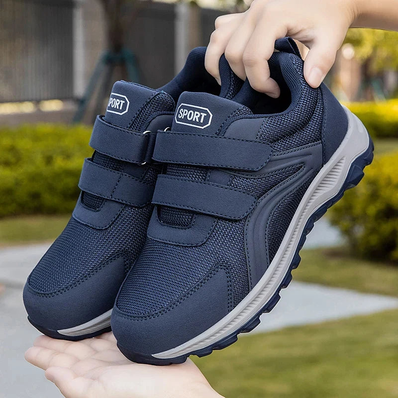 Orthopädischer Gehschuh mit Doppelklettverschluss und breiter Passform