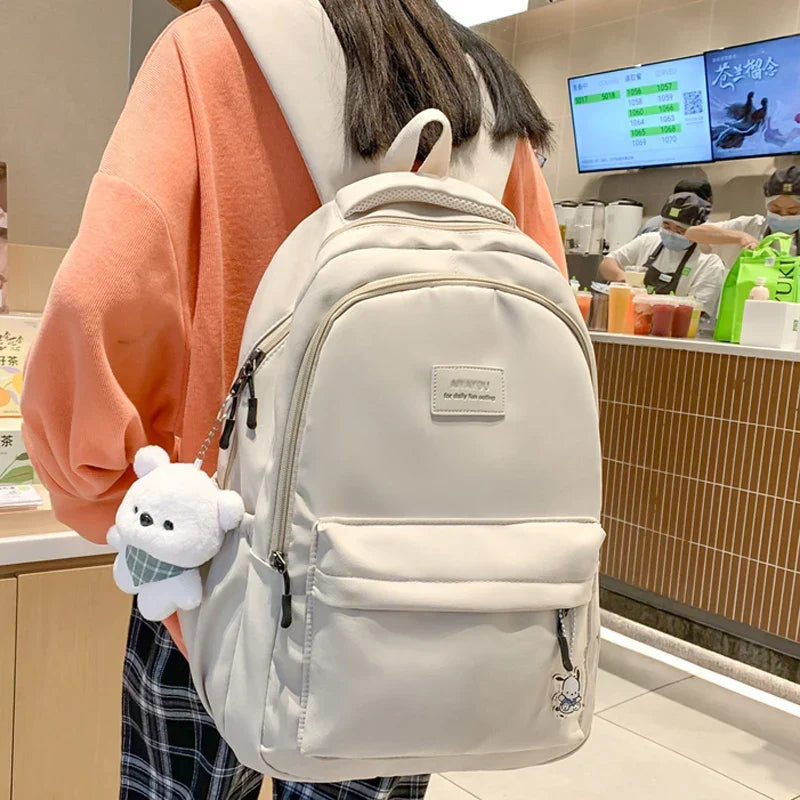 Geräumiger Nylon-Rucksack mit Laptopfach für Uni und Reisen