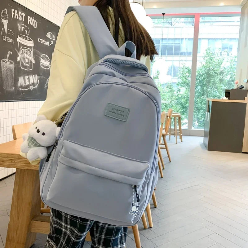 Geräumiger Nylon-Rucksack mit Laptopfach für Uni und Reisen