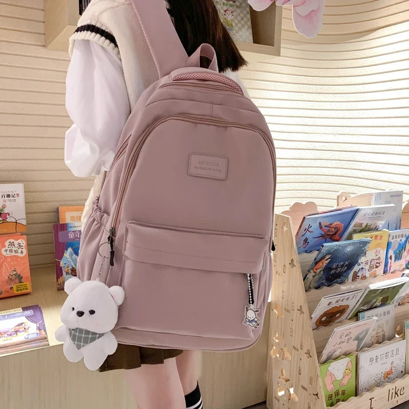 Geräumiger Nylon-Rucksack mit Laptopfach für Uni und Reisen